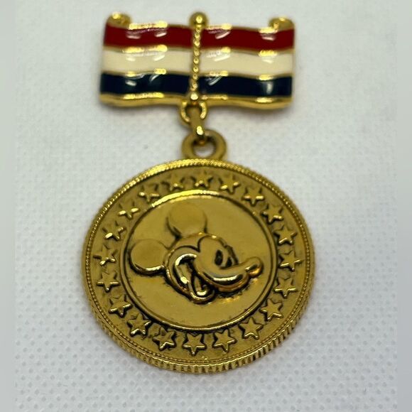 Vintage Disney Mickey Mouse‎ Medal Enamel Dangle Brooch Collectable Pin - Picture 1 of 5